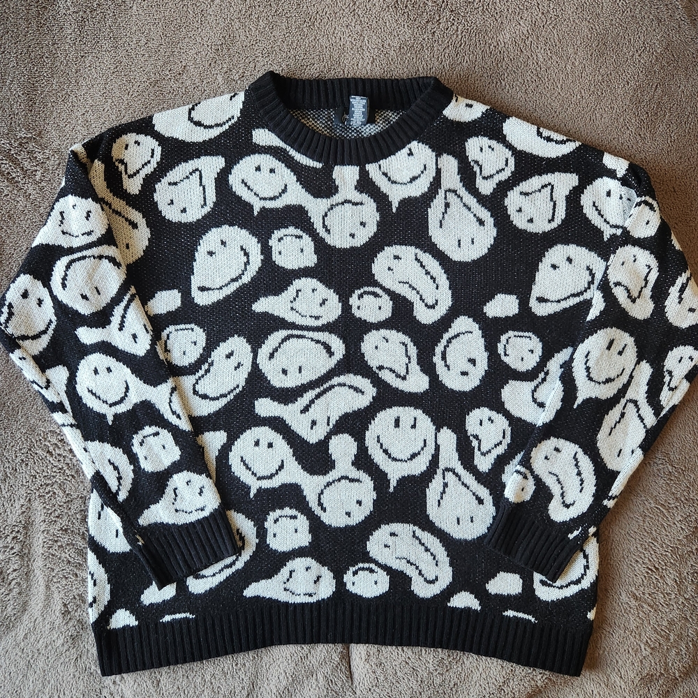 Sweater Just Polly Smiley Face Black and White Crew Neck Size M